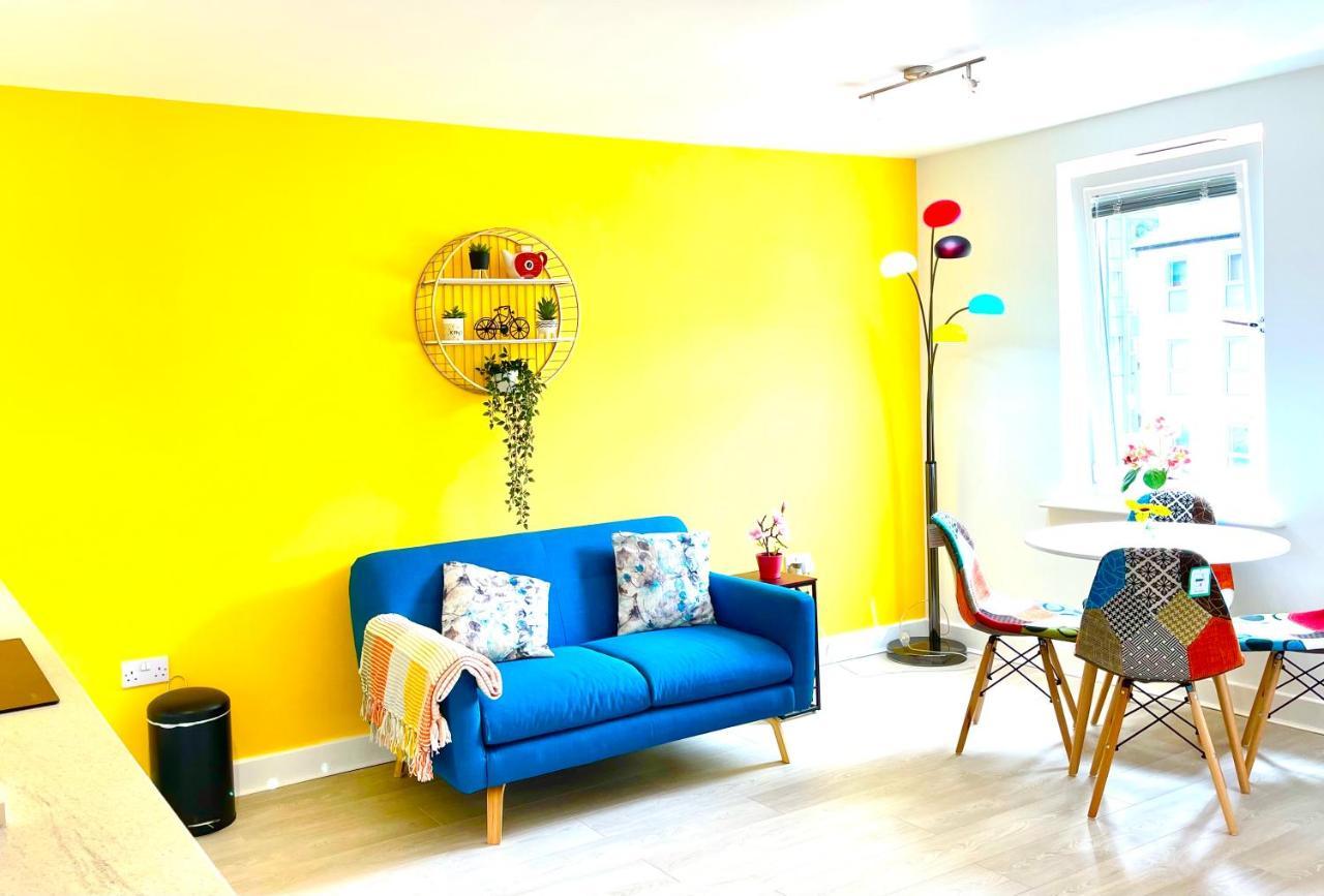 דירות ווייקפילד Modern Townhouse, Sleeps 4 With Parking מראה חיצוני תמונה