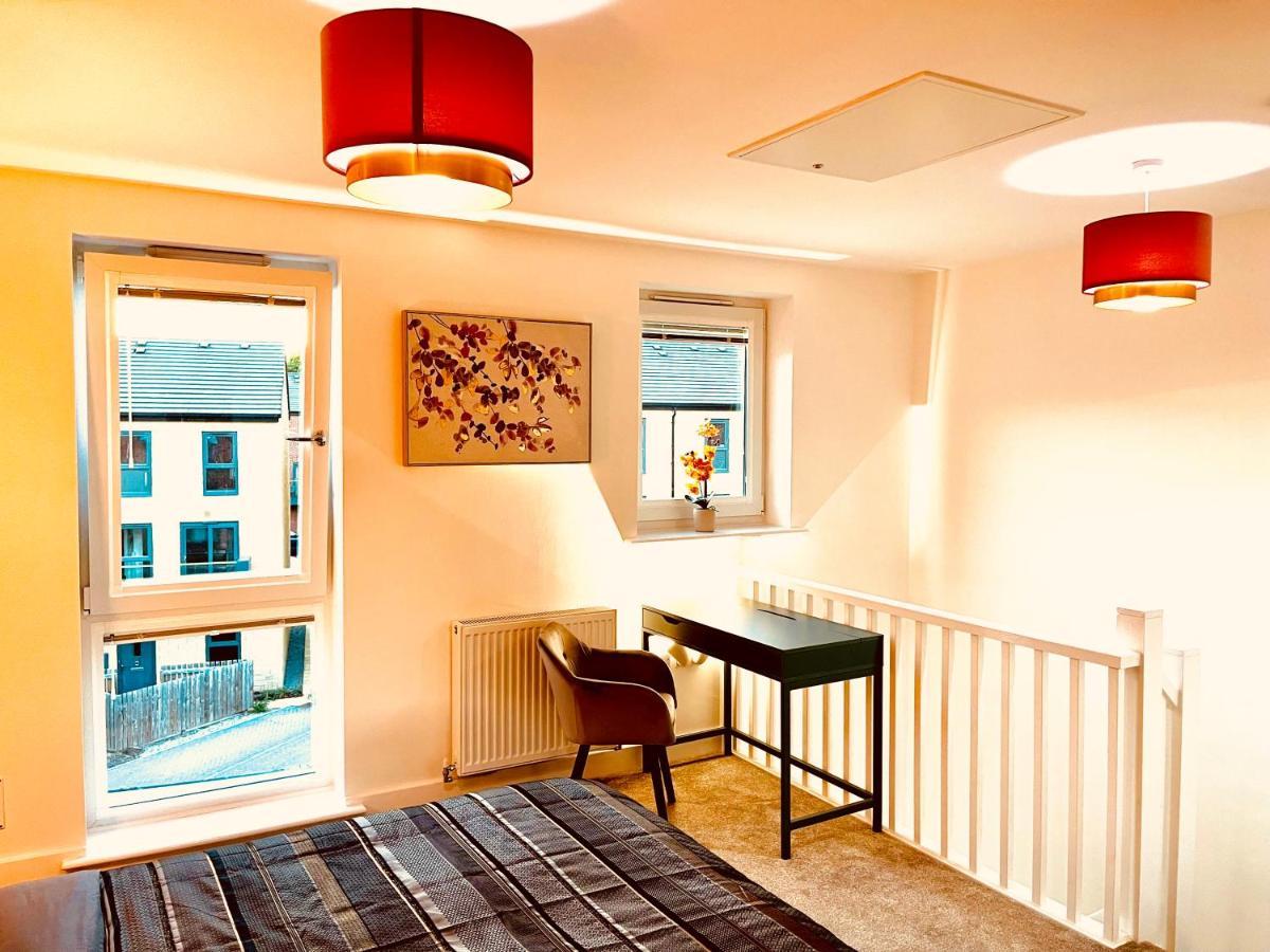 דירות ווייקפילד Modern Townhouse, Sleeps 4 With Parking מראה חיצוני תמונה