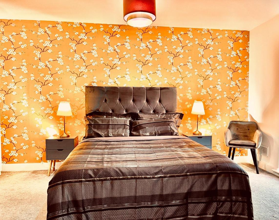 דירות ווייקפילד Modern Townhouse, Sleeps 4 With Parking מראה חיצוני תמונה