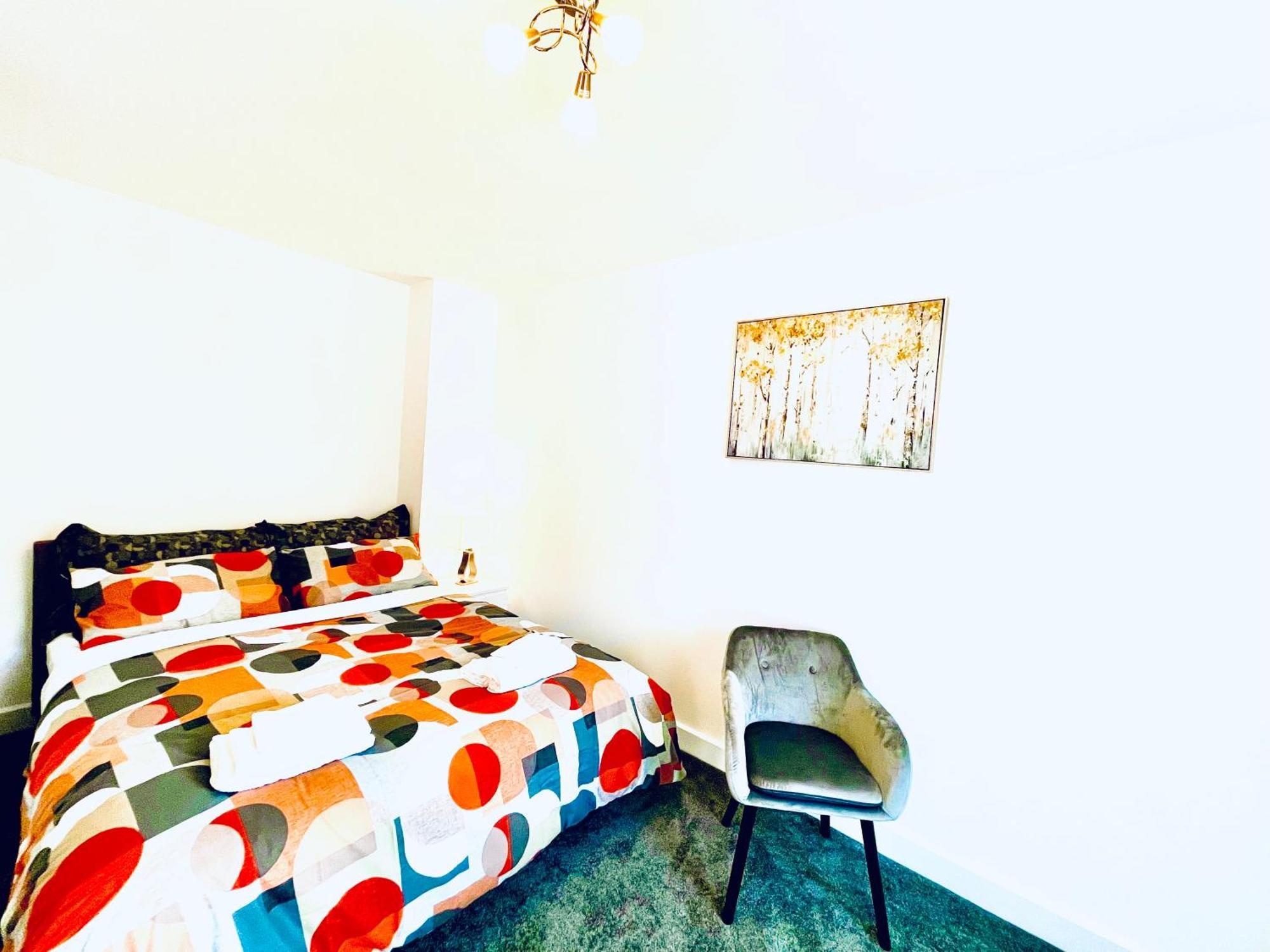 דירות ווייקפילד Modern Townhouse, Sleeps 4 With Parking מראה חיצוני תמונה